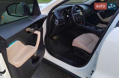 Внедорожник / Кроссовер Jaguar F-Pace 2018 в 