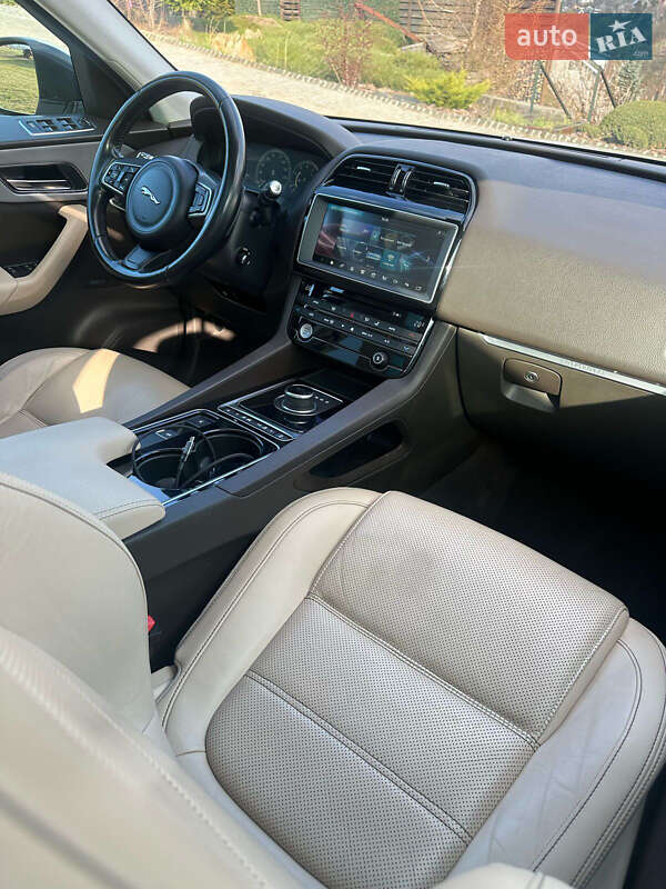 Внедорожник / Кроссовер Jaguar F-Pace 2016 в Киеве