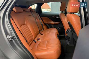 Внедорожник / Кроссовер Jaguar F-Pace 2017 в 