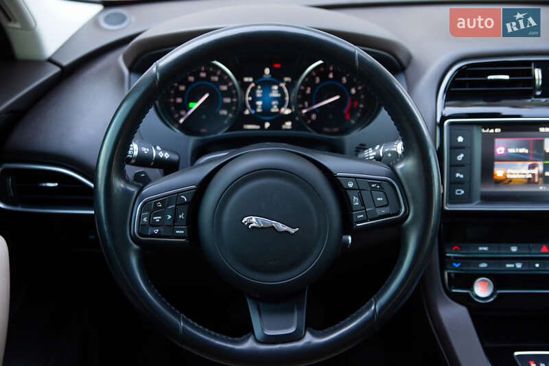 Внедорожник / Кроссовер Jaguar F-Pace 2016 в Киеве фото 11 Внедорожник / Кроссовер Jaguar F-Pace 2016 в Киеве