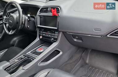 Внедорожник / Кроссовер Jaguar F-Pace 2017 в 