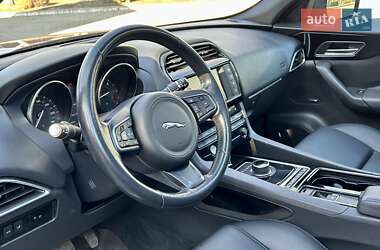 Позашляховик / Кросовер Jaguar F-Pace 2017 в 