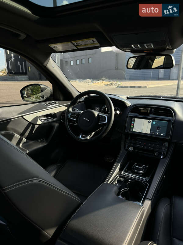 Позашляховик / Кросовер Jaguar F-Pace 2017 в Харкові