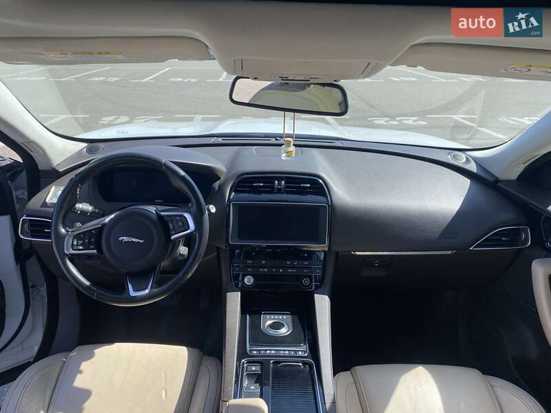 Внедорожник / Кроссовер Jaguar F-Pace 2017 в Киеве фото 7 Внедорожник / Кроссовер Jaguar F-Pace 2017 в Киеве