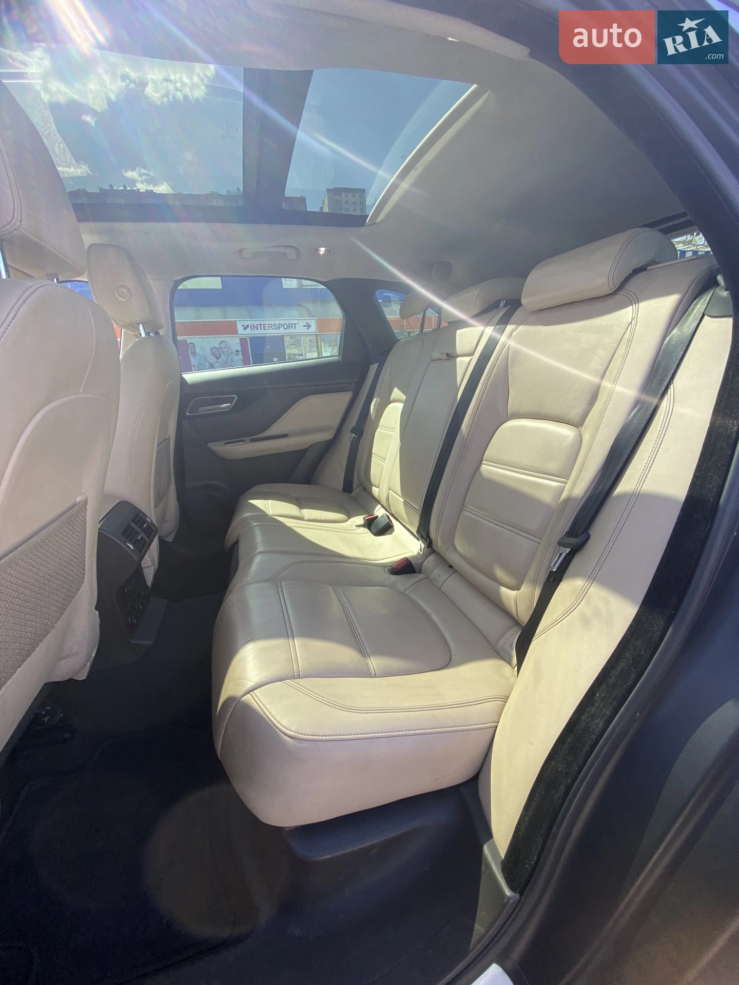 2017 Jaguar F-Pace - мініатюра 21