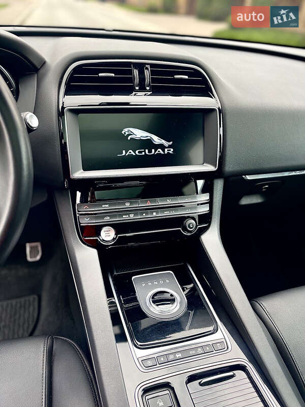 Внедорожник / Кроссовер Jaguar F-Pace 2019 в Луцке