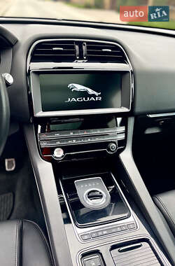 Позашляховик / Кросовер Jaguar F-Pace 2019 в 