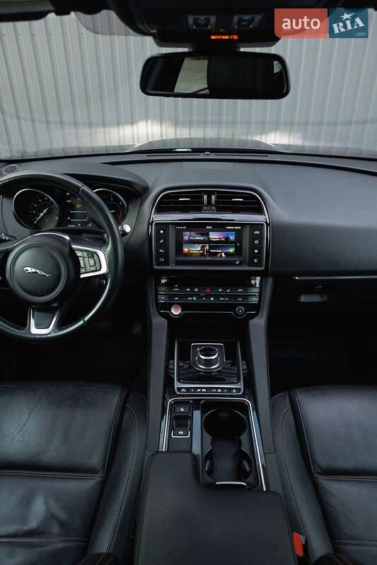 Внедорожник / Кроссовер Jaguar F-Pace 2017 в Киеве