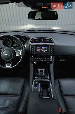 Внедорожник / Кроссовер Jaguar F-Pace 2017 в 