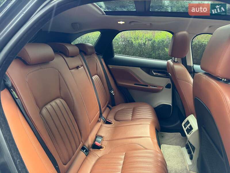 Внедорожник / Кроссовер Jaguar F-Pace 2016 в Киеве