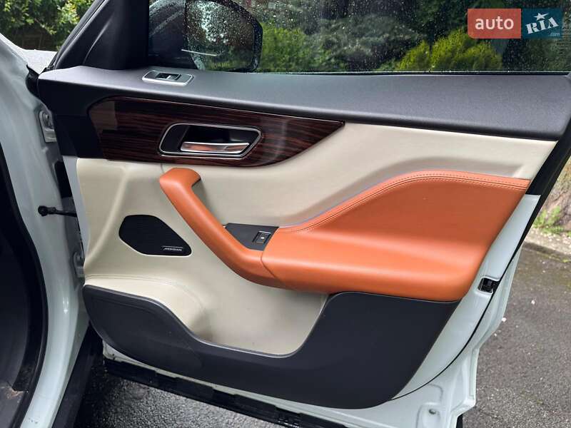 Внедорожник / Кроссовер Jaguar F-Pace 2016 в Киеве