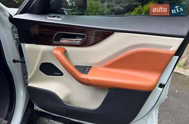 Внедорожник / Кроссовер Jaguar F-Pace 2016 в 