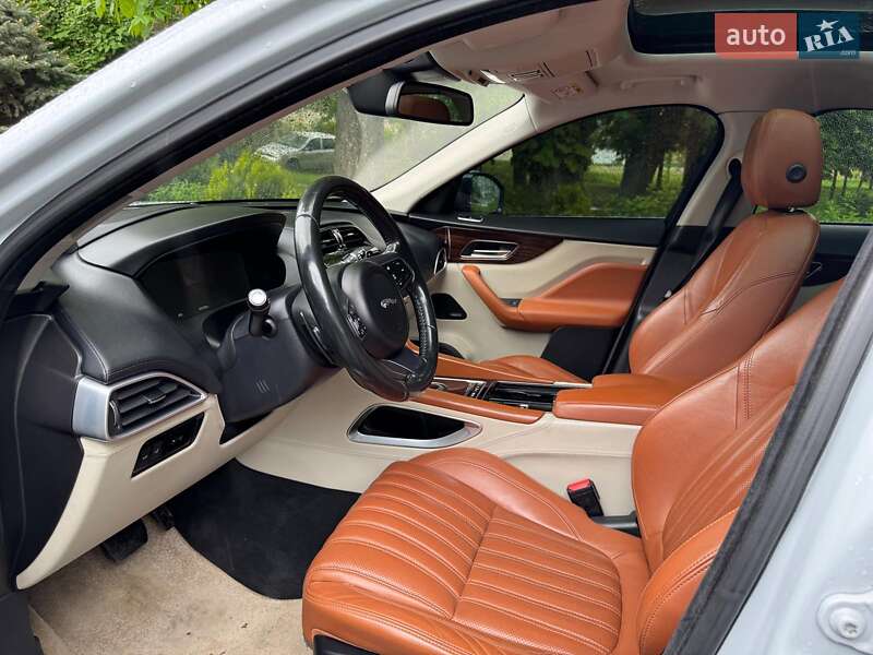 Внедорожник / Кроссовер Jaguar F-Pace 2016 в Киеве