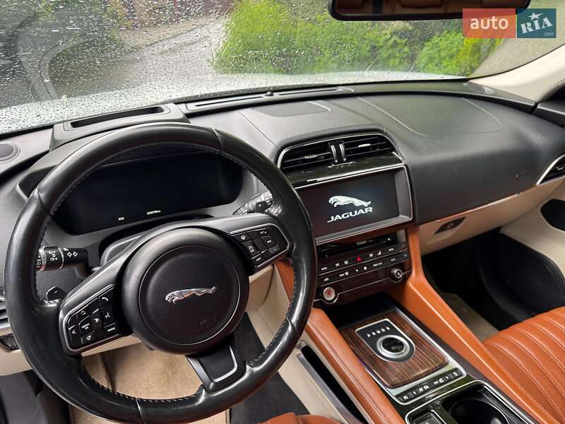 Внедорожник / Кроссовер Jaguar F-Pace 2016 в Киеве