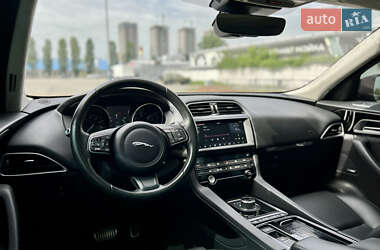 Внедорожник / Кроссовер Jaguar F-Pace 2018 в 