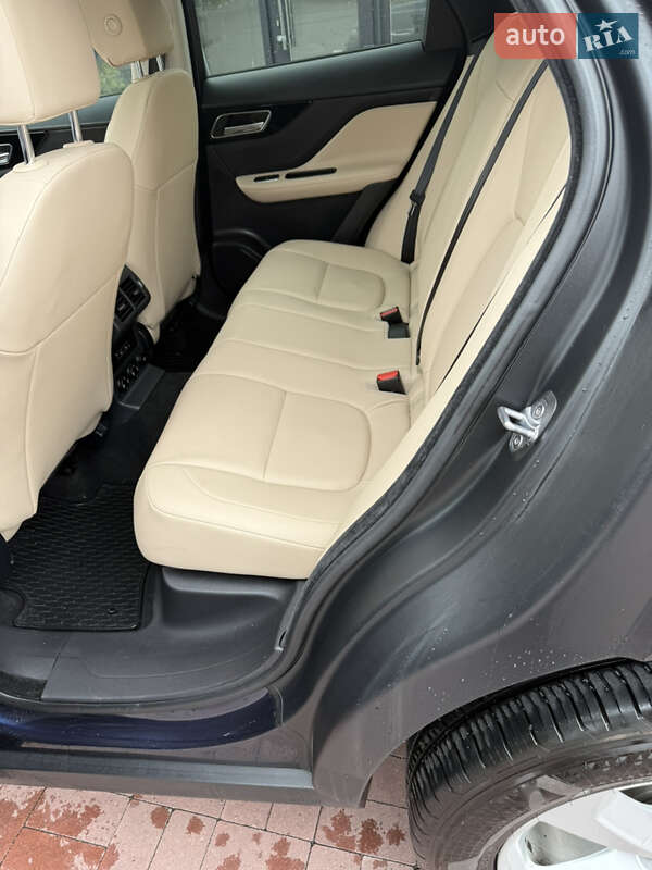 Внедорожник / Кроссовер Jaguar F-Pace 2017 в Ровно