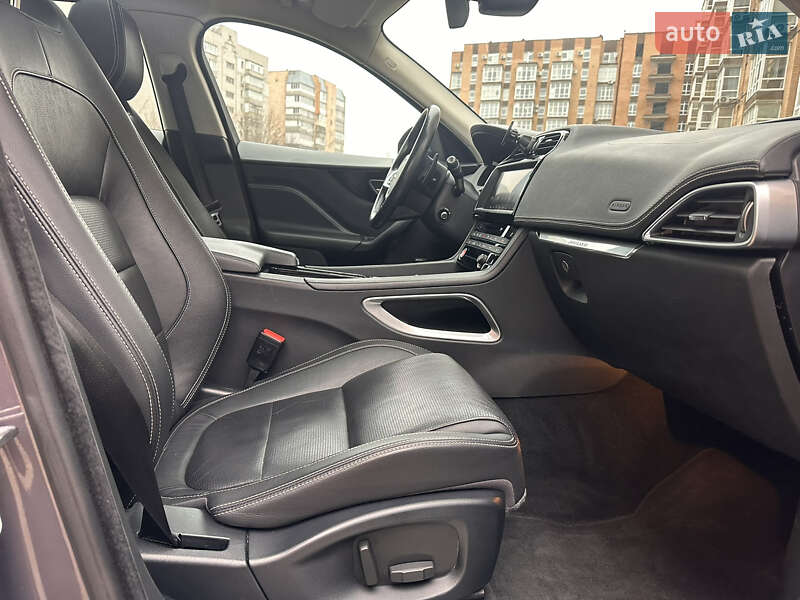 Позашляховик / Кросовер Jaguar F-Pace 2016 в Житомирі