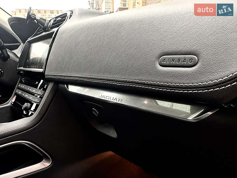 Позашляховик / Кросовер Jaguar F-Pace 2016 в Житомирі