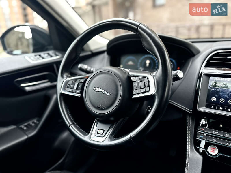 Позашляховик / Кросовер Jaguar F-Pace 2016 в Житомирі