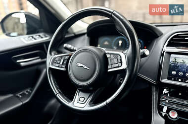 Внедорожник / Кроссовер Jaguar F-Pace 2016 в 