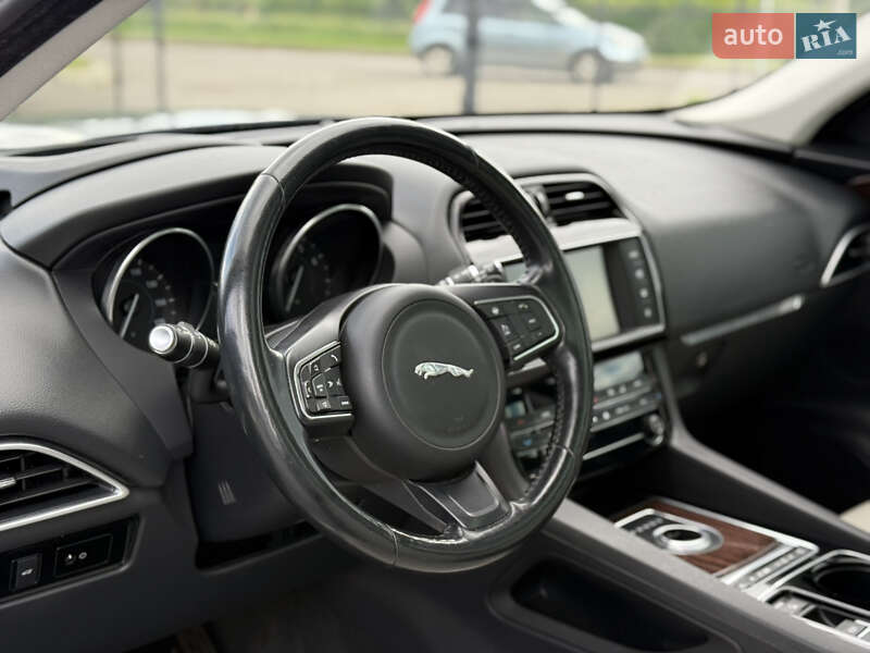Позашляховик / Кросовер Jaguar F-Pace 2016 в Умані