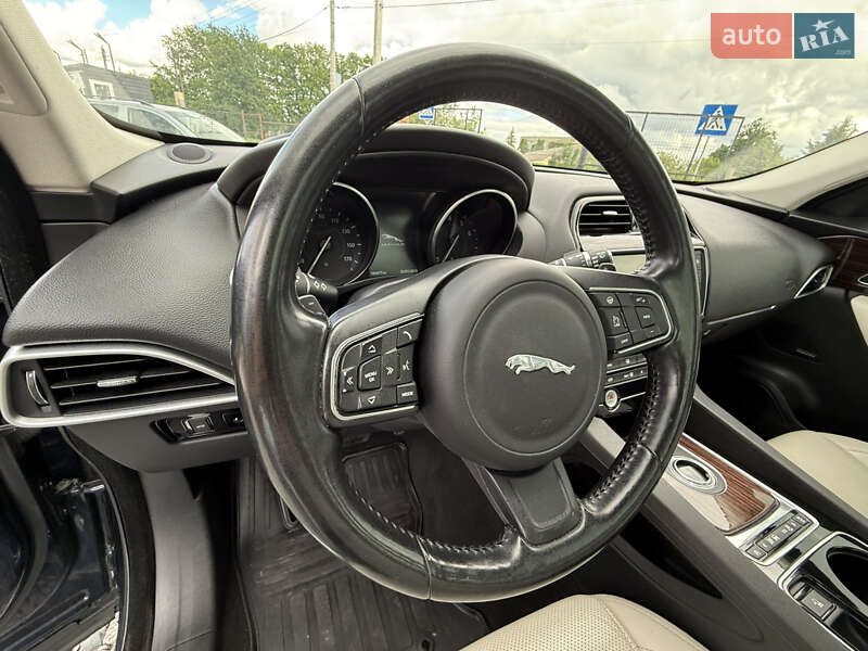 Позашляховик / Кросовер Jaguar F-Pace 2016 в Умані
