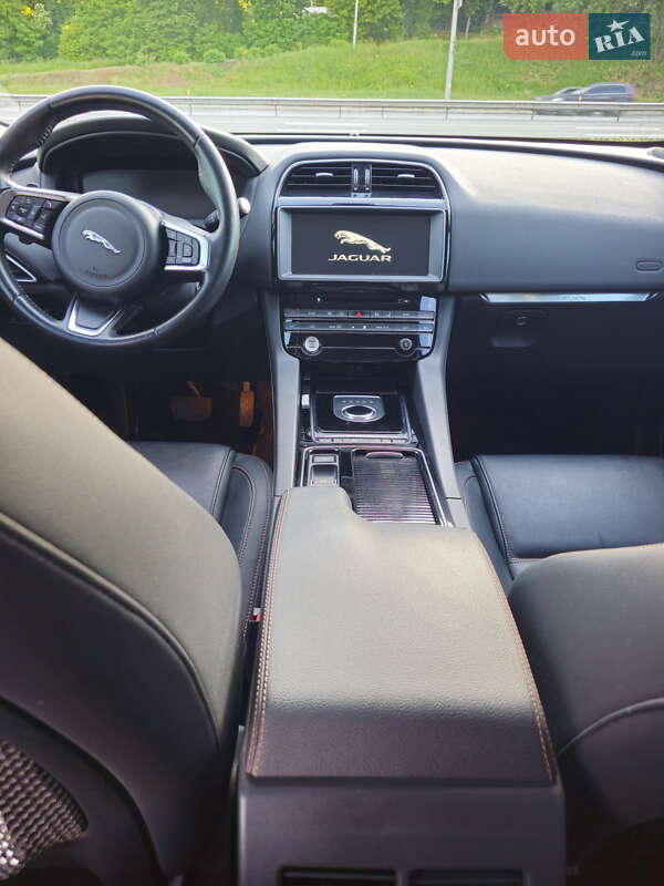 Внедорожник / Кроссовер Jaguar F-Pace 2018 в Киеве