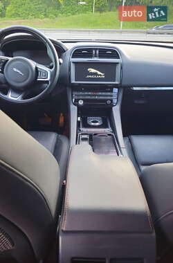 Внедорожник / Кроссовер Jaguar F-Pace 2018 в 