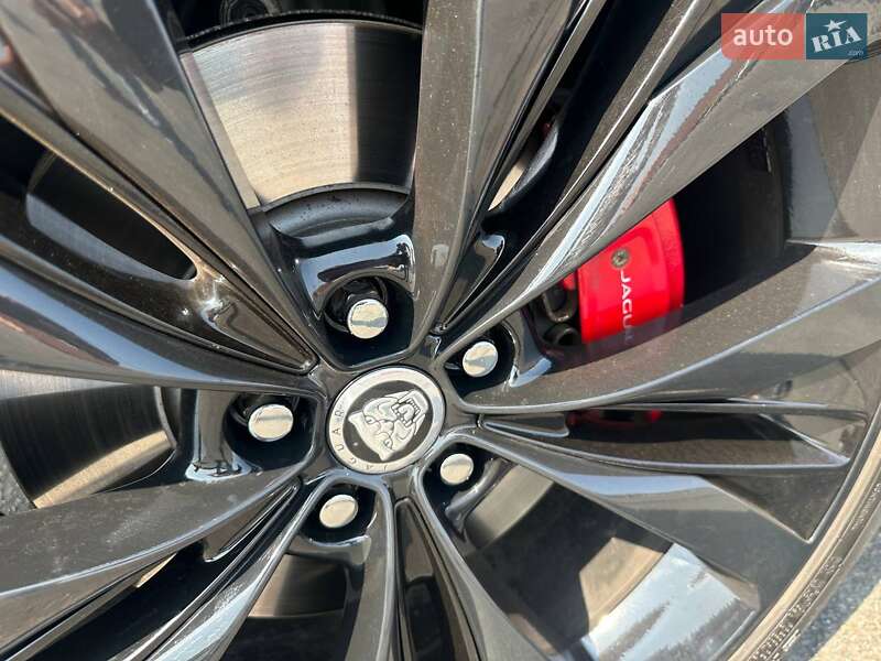 Внедорожник / Кроссовер Jaguar F-Pace 2017 в Киеве