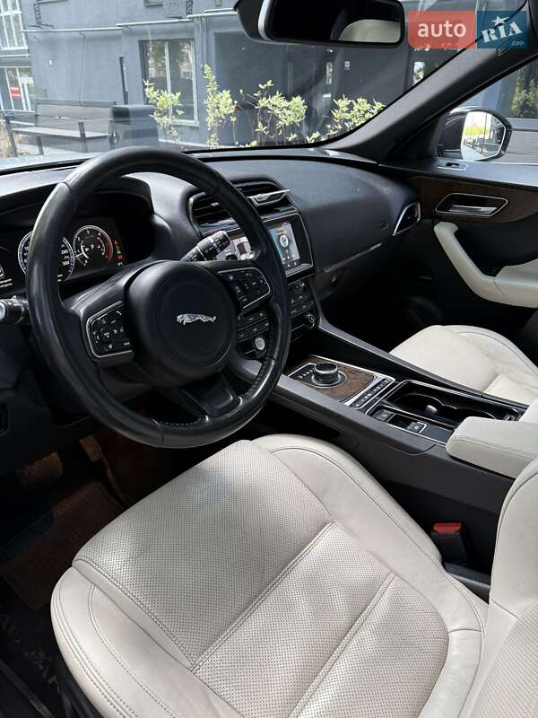 Внедорожник / Кроссовер Jaguar F-Pace 2016 в Чернигове