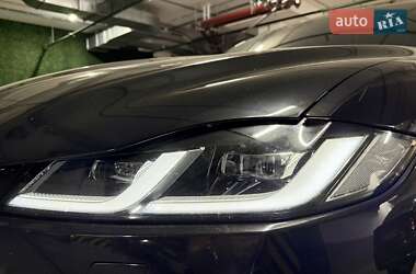 Внедорожник / Кроссовер Jaguar F-Pace 2021 в 