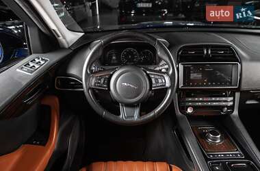 Внедорожник / Кроссовер Jaguar F-Pace 2017 в 