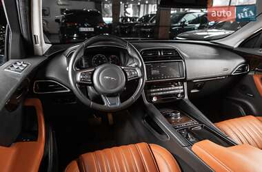 Внедорожник / Кроссовер Jaguar F-Pace 2017 в 