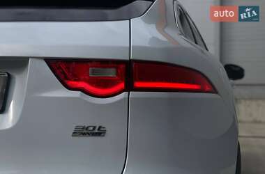 Позашляховик / Кросовер Jaguar F-Pace 2017 в 
