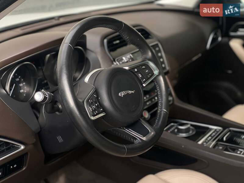 Внедорожник / Кроссовер Jaguar F-Pace 2017 в Киеве