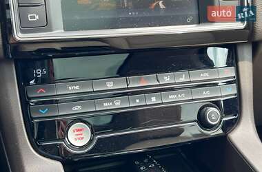 Внедорожник / Кроссовер Jaguar F-Pace 2017 в 
