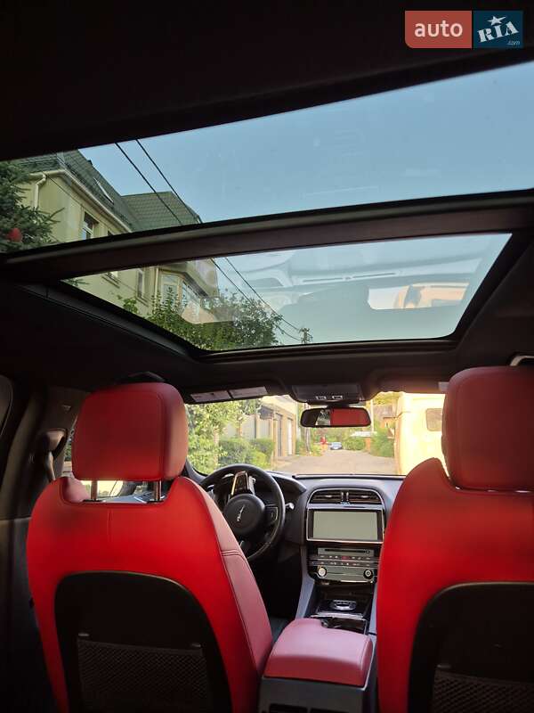 Внедорожник / Кроссовер Jaguar F-Pace 2017 в Киеве