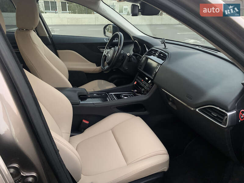 Внедорожник / Кроссовер Jaguar F-Pace 2016 в Киеве