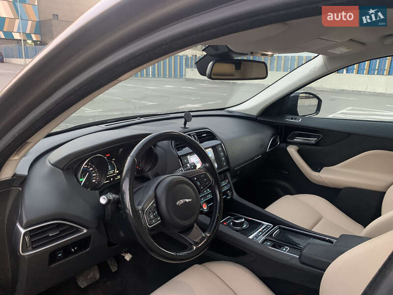 Внедорожник / Кроссовер Jaguar F-Pace 2016 в Киеве