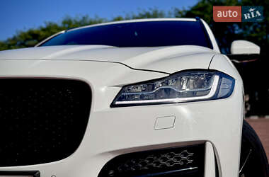 Внедорожник / Кроссовер Jaguar F-Pace 2017 в 