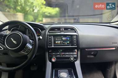 Внедорожник / Кроссовер Jaguar F-Pace 2017 в 
