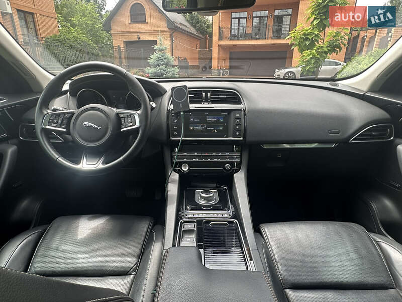 Позашляховик / Кросовер Jaguar F-Pace 2017 в Києві
