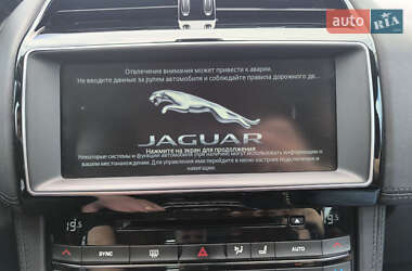 Внедорожник / Кроссовер Jaguar F-Pace 2016 в 