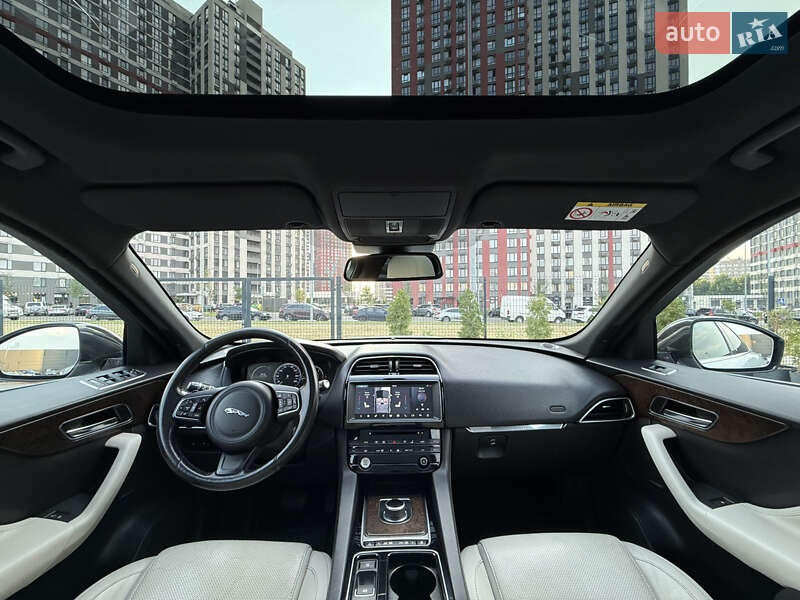 Внедорожник / Кроссовер Jaguar F-Pace 2016 в Киеве