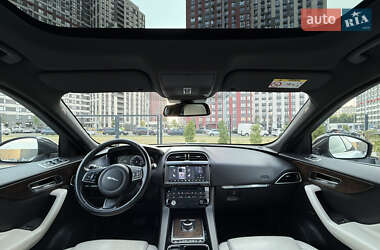 Позашляховик / Кросовер Jaguar F-Pace 2016 в 