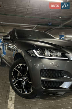 Позашляховик / Кросовер Jaguar F-Pace 2016 в 