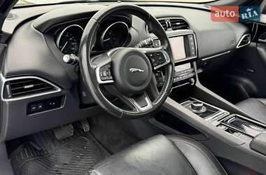 Позашляховик / Кросовер Jaguar F-Pace 2017 в 