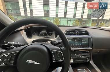Внедорожник / Кроссовер Jaguar F-Pace 2016 в 