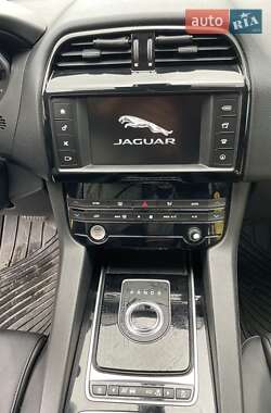 Внедорожник / Кроссовер Jaguar F-Pace 2018 в 