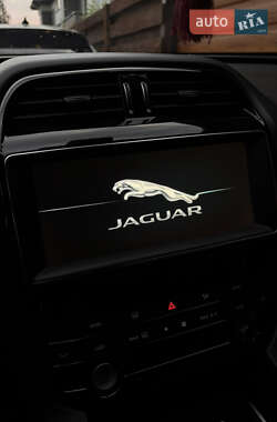 Внедорожник / Кроссовер Jaguar F-Pace 2020 в 